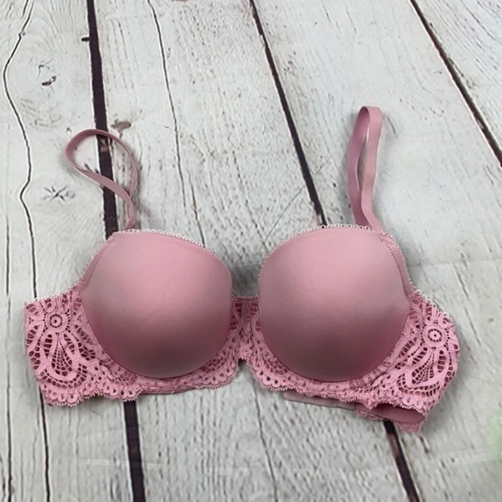 UEC Victoria’s Secret pink lightly padded underwire bra 32dd